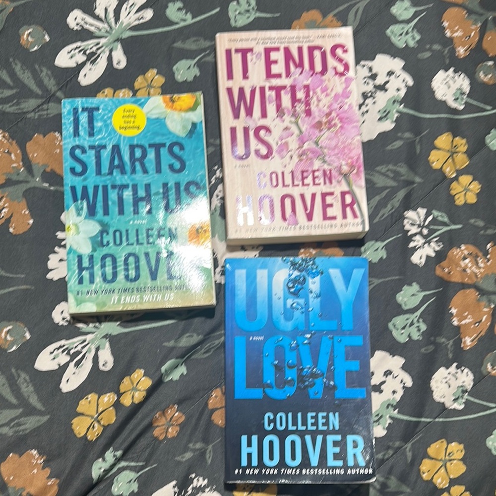 Colleen Hoover Book Set - Blue and Pink Covers